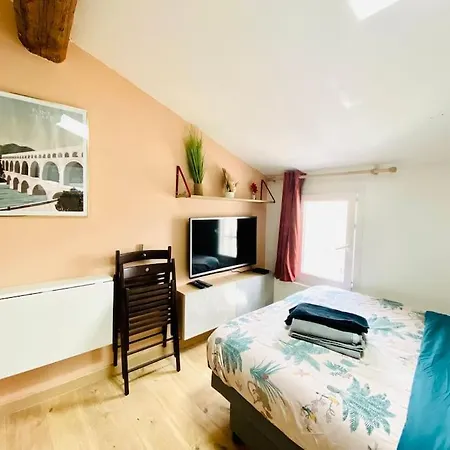 Tiny Flat - Coeur De Ville Studio Sous Les Toits Nimes Exterior photo
